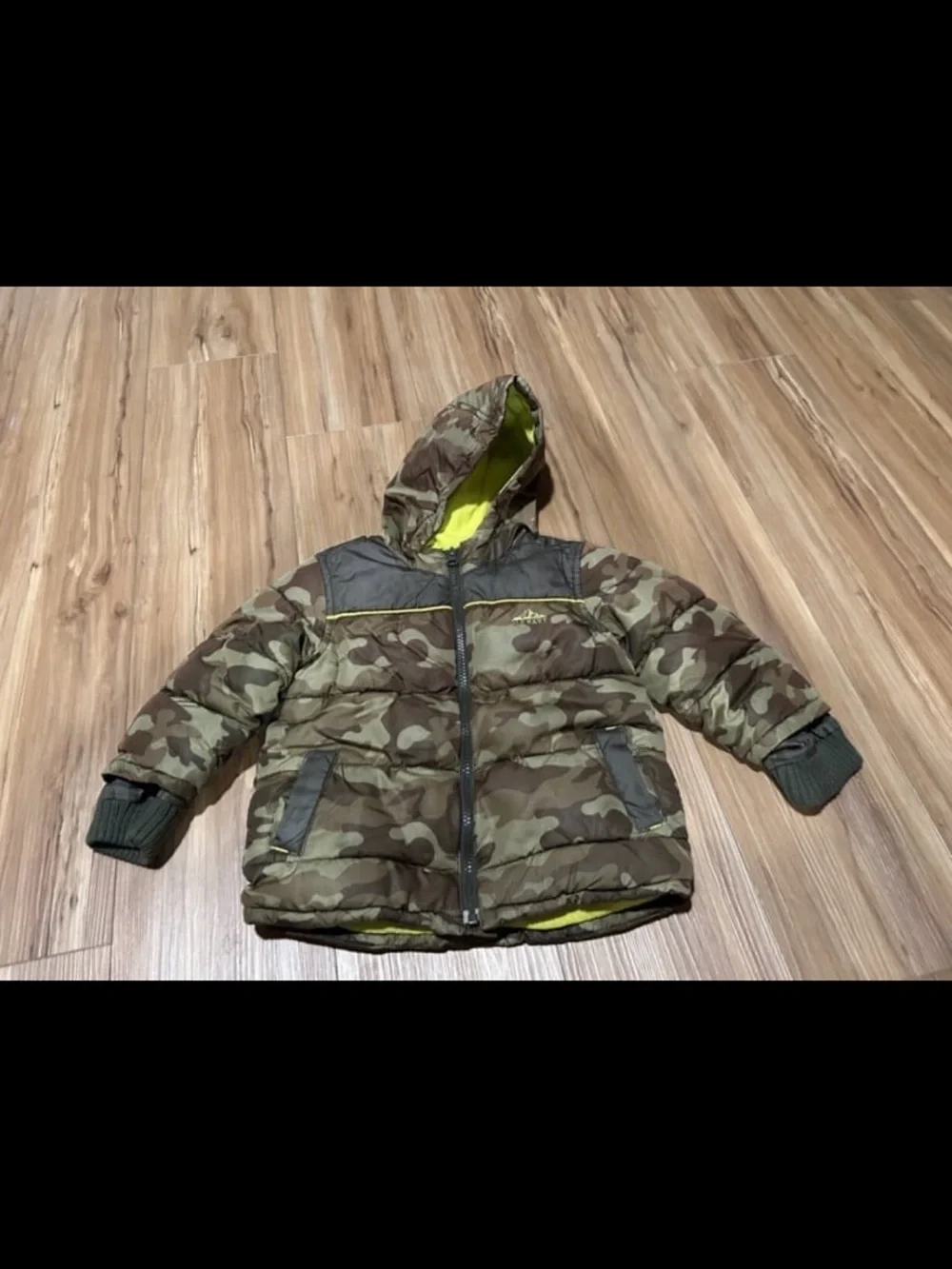 Old Navy Camo Jacket with Neon Yellow Liner Size 3T